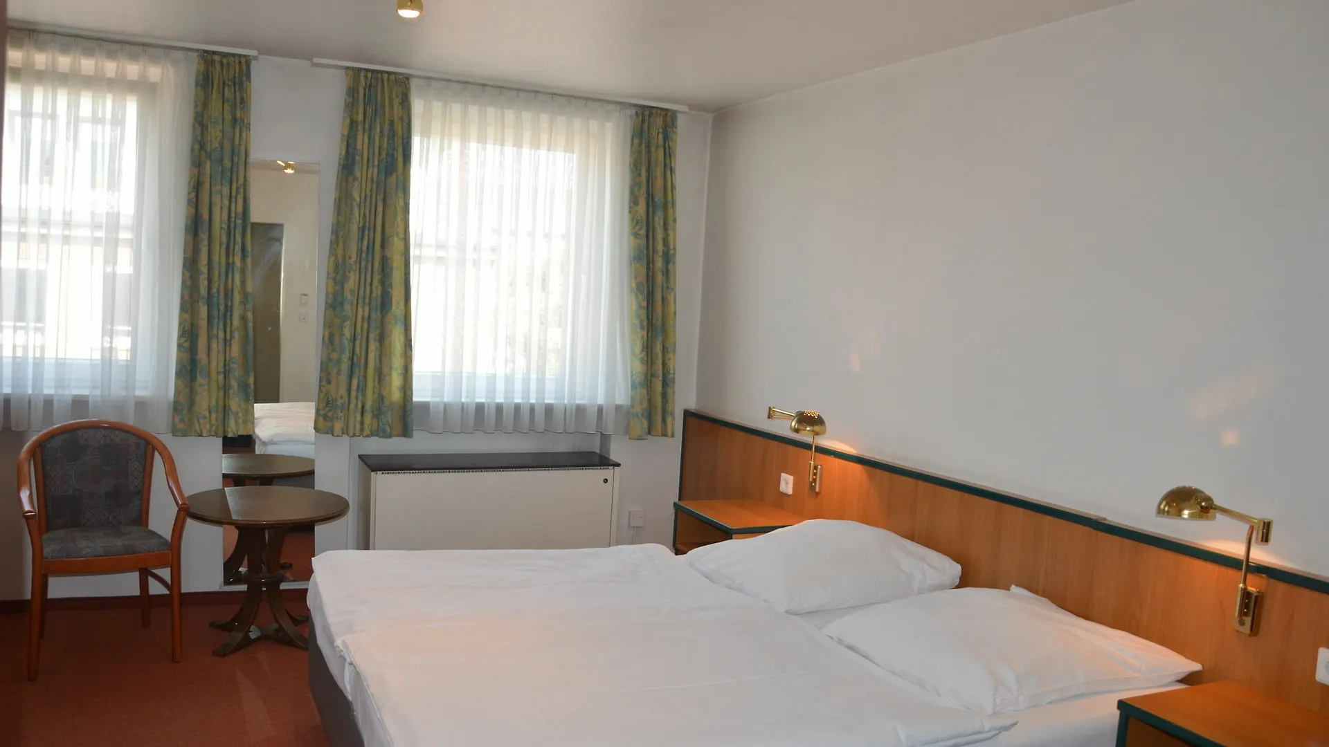 Centrum Hotel Commerz Am Bhf Hamburg Altona 2*,